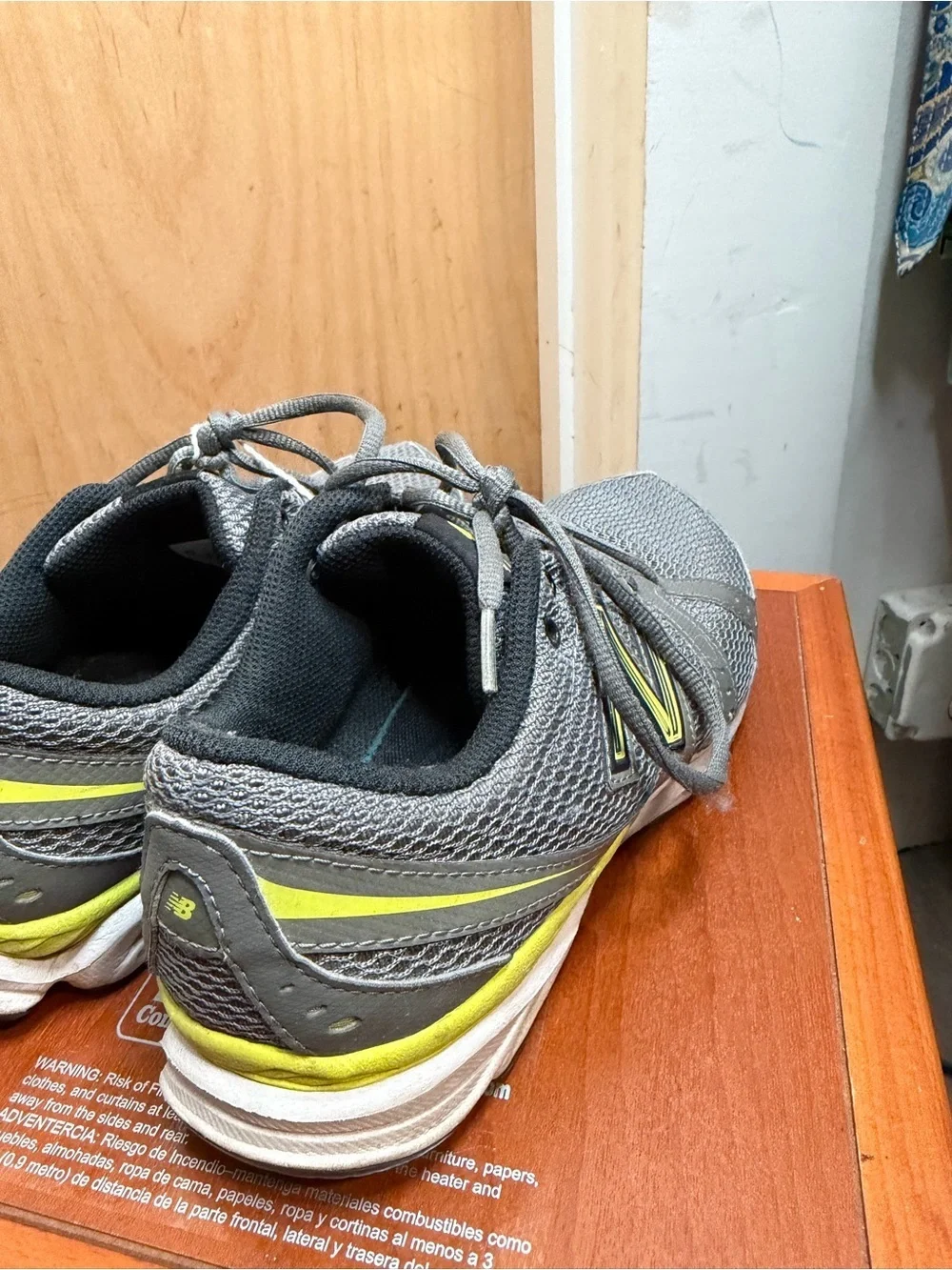 New Balance 690 Gray Neon Running Sneakers Sport - Hiking Inspired. Size: US 7